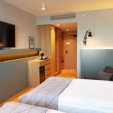 - Expo By Ihg Hotel 4*