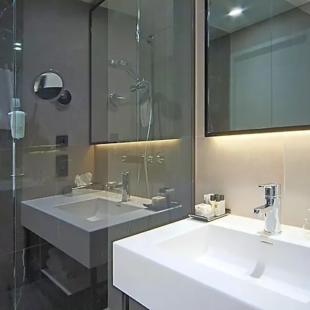- Expo By Ihg 4*